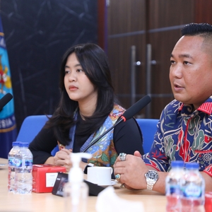 Audiensi dengan J&T — foto 2